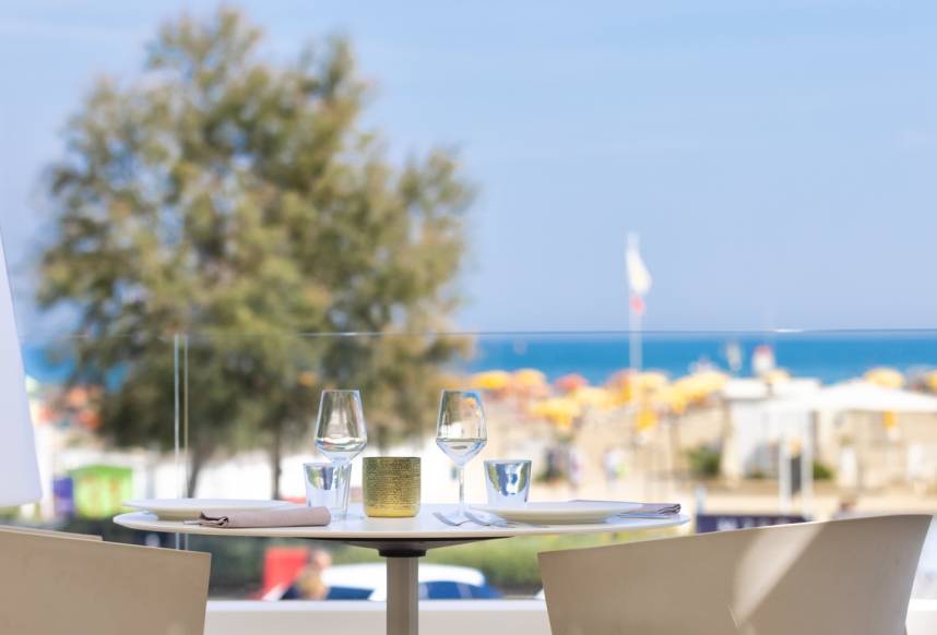 Italian Easter holiday in Rimini 4-star seafront Hotel